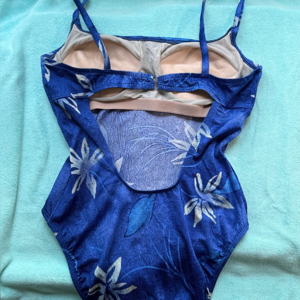 🌿🌺NWOT Sarong with matching 1 pc swim suit, Tropical, ATHENA, 2 piece set - Picture 8 of 16